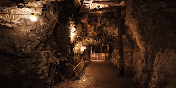 NH Hotels - Perdidos en una cueva